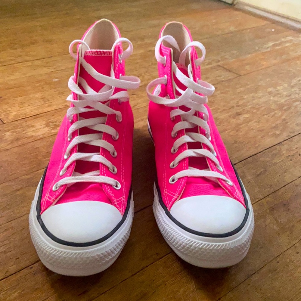 hot pink high top converse !